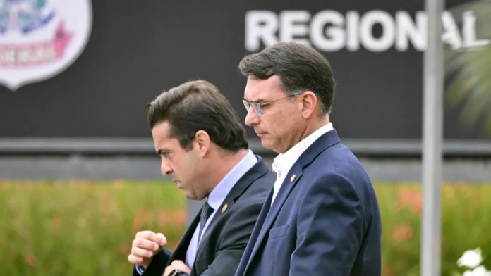 valdemar-diz-que-candidatura-de-flavio-bolsonaro-ao-planalto-e-‘viavel-e-irreversivel’