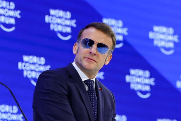 oculos-de-r$-4-mil-usados-por-macron-em-davos-fazem-acoes-de-fabricante-subir-28%