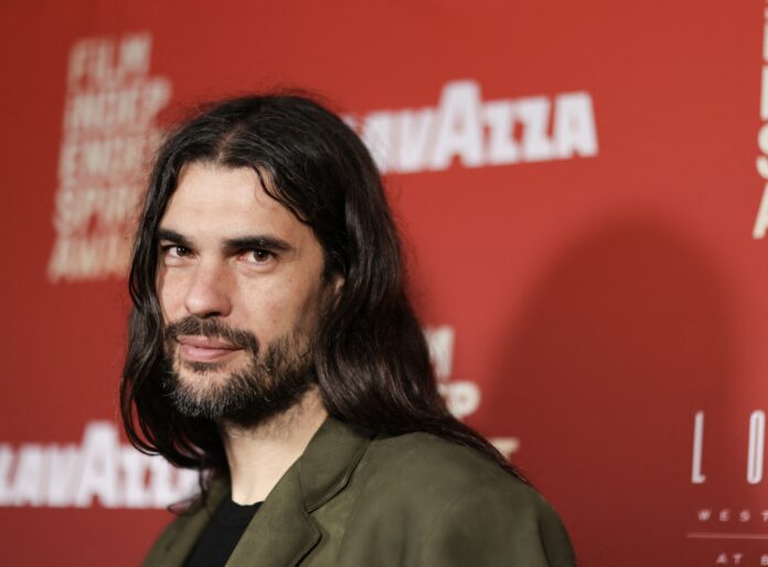 ‘se-os-brasileiros-submetessem-um-sapato-ao-oscar,-todos-votariam-nele’,-diz-diretor-de-‘sirat’