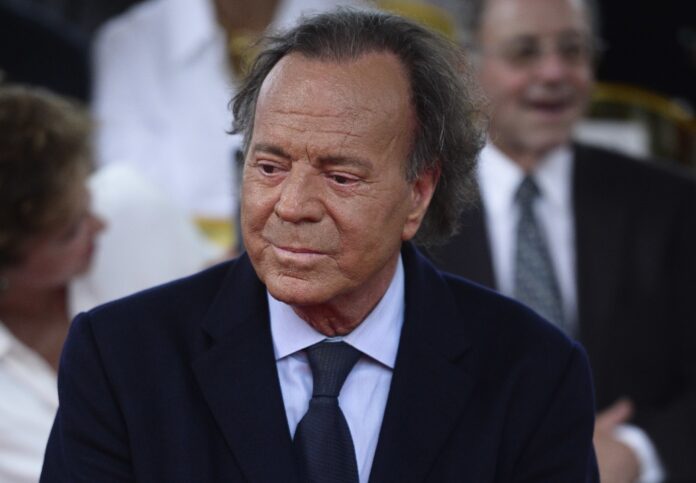 promotores-espanhois-arquivam-caso-de-abuso-sexual-contra-julio-iglesias