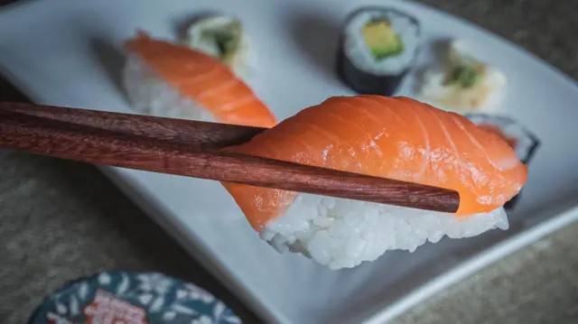 o-noruegues-que-inventou-o-sushi-com-salmao-e-conseguiu-emplaca-lo-no-japao