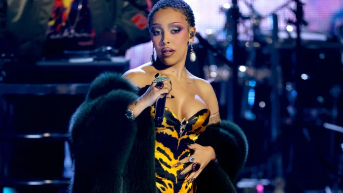 doja-cat-canta-sobre-sexo-e-paixao-em-show-provocativo-em-sao-paulo