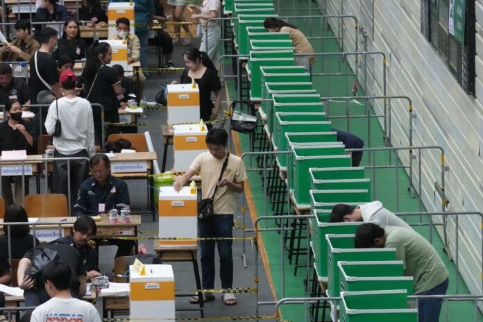 eleicoes-na-tailandia:-partido-do-primeiro-ministro-assume-ampla-vantagem