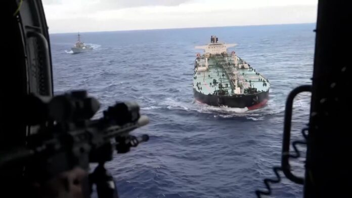 eua-interceptam-petroleiro-no-oceano-indico-apos-fuga-e-perseguicao;-video