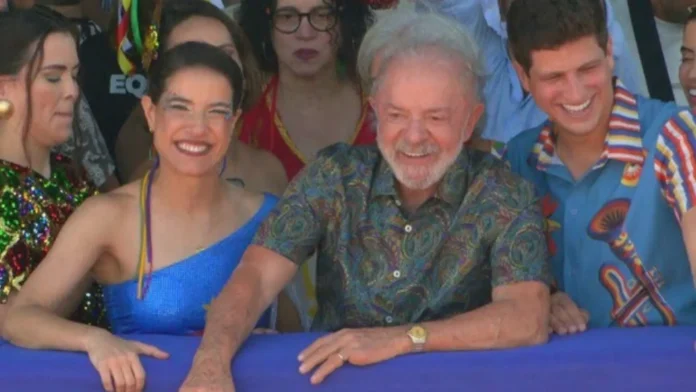 lula-acompanha-desfile-no-recife-ao-lado-do-prefeito-joao-campos-e-da-governadora-raquel-lyra