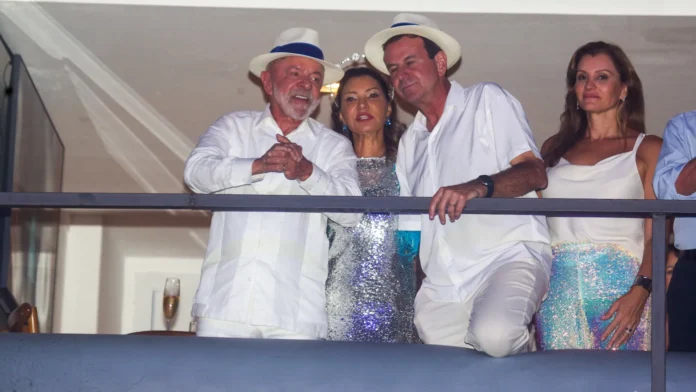 lula-e-ovacionado-na-sapucai-ao-aparecer-em-camarote-no-rio