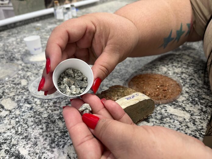 entenda-o-que-sao-terras-raras-e-minerais-criticos