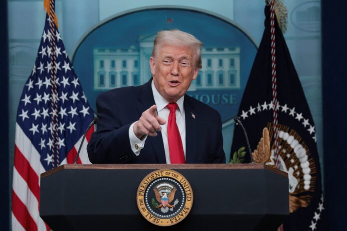 tarifaco:-brasil-e-china-sao-os-mais-beneficiados-com-nova-aliquota-global-de-trump,-diz-estudo