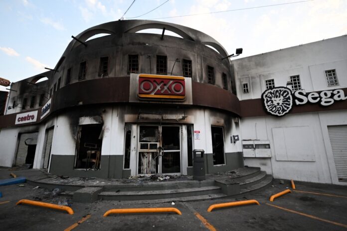 puerto-vallarta,-o-paraiso-mexicano-em-chamas-apos-a-morte-de-chefao-do-trafico