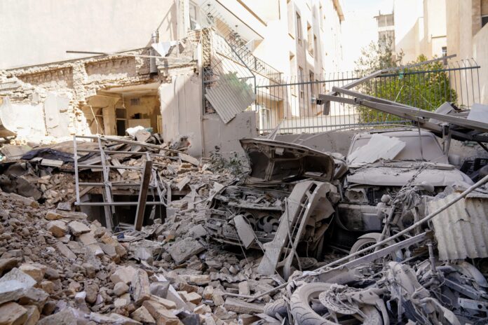 ataques-de-eua-e-israel-ao-ira-deixaram-201-mortos,-diz-midia-iraniana