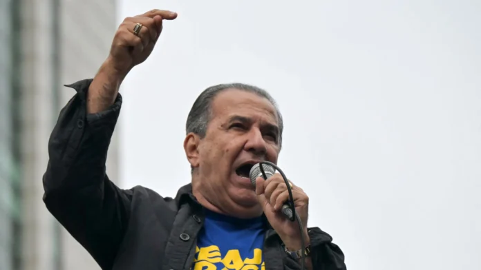 nikolas-diz-que-futuro-de-moraes-e-na-cadeia,-e-malafaia-chama-ministro-de-ditador-em-ato