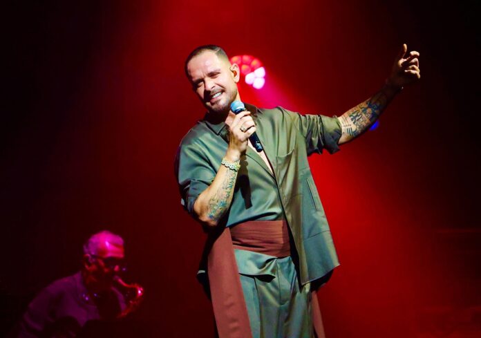 diogo-nogueira-evolui-entre-a-gafieira-e-o-pagode-no-balanco-de-‘infinito-samba’