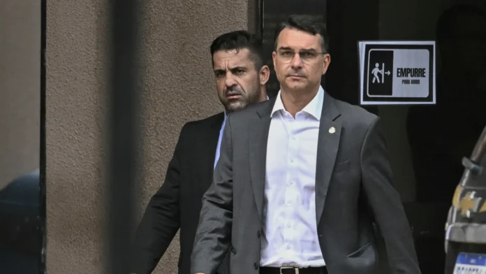 flavio-se-consolida-e-empata-com-lula-no-2o-turno,-diz-datafolha