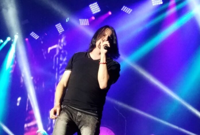 tommy-decarlo,-fa-que-virou-vocalista-do-boston,-morre-aos-60-anos